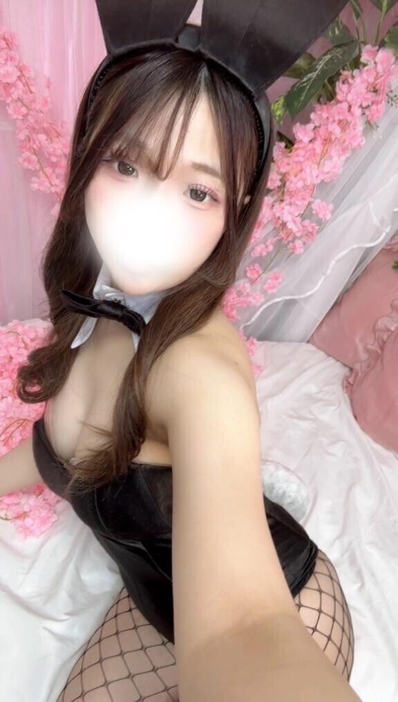 おはよ、まだベッドの中でまどろんでる…？?