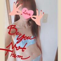 ホット茶のペットボトルを湯たんぽがわりに持ってます(*^^*)