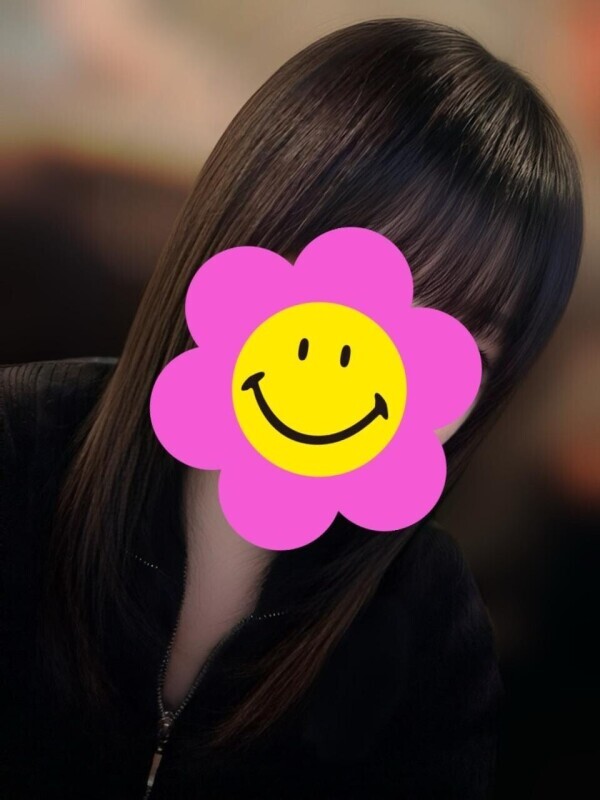最近全然上げれてなくてごめんちょ？今日生憎の雨でも、今日はなんと枠空い てます？今日1盛れたお写真乗っけちゃうぞ？