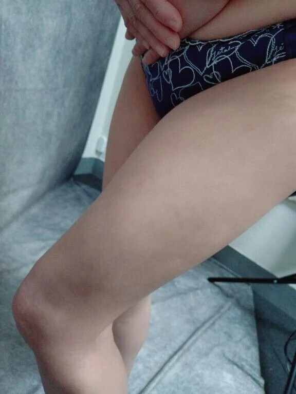 明日は出勤します。