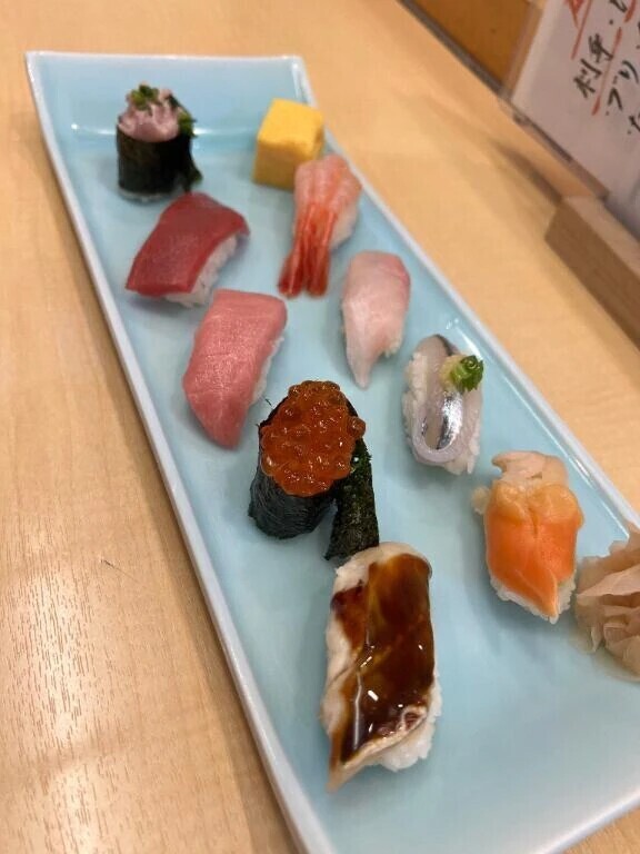 口の中お寿司でいっぱい〜