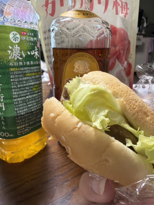 マックは食べるのに❓