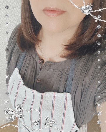 エプロン姿でおはようございます