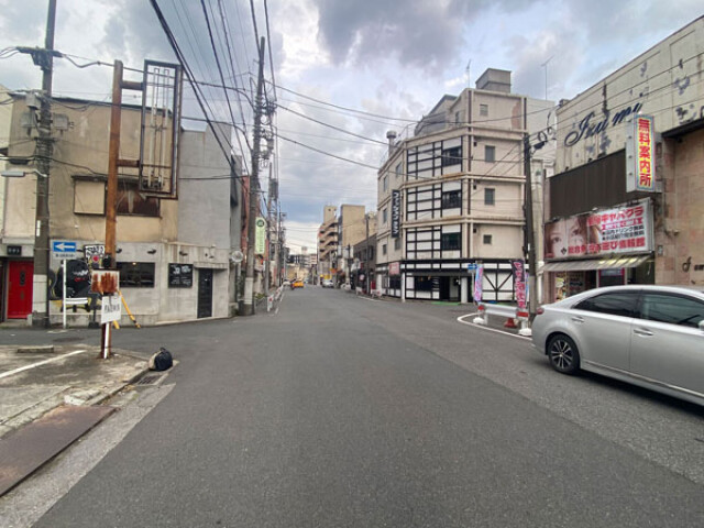 案内所の前の一方通行に入ります。