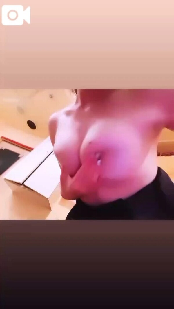 弾け飛びそうなおっぱいなの♥️