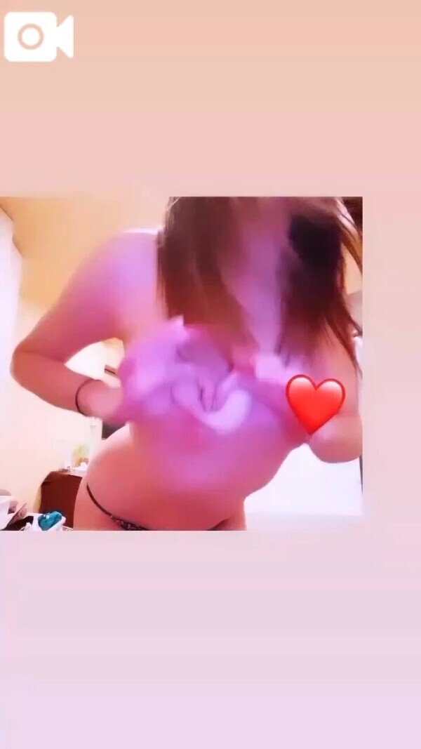 おっぱいでハート作ったの❤️