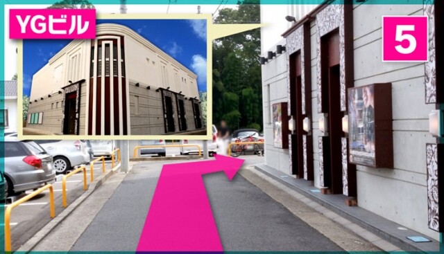 直進するとコインパークがあり、そこを【左折】して下さい。