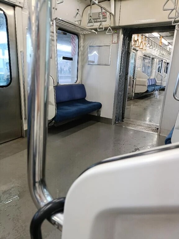 ここに