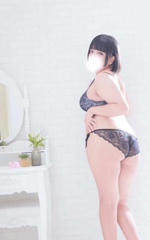 お尻派？ おっぱい派？ ……🍑🥧