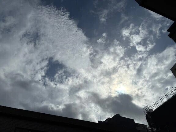 雲の隙間から☀️