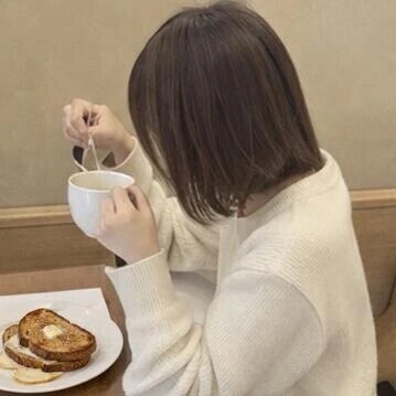 寝ぐせ強すぎ😂