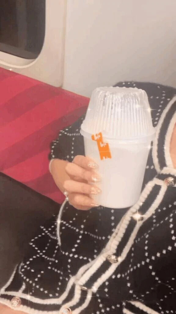 電車でおでんって😂🍢