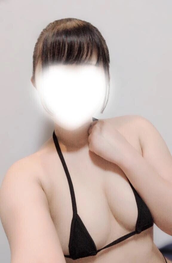 見えそうで…