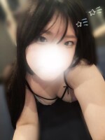 しおりちゃん♡完全業界未経験の愛嬌抜群娘