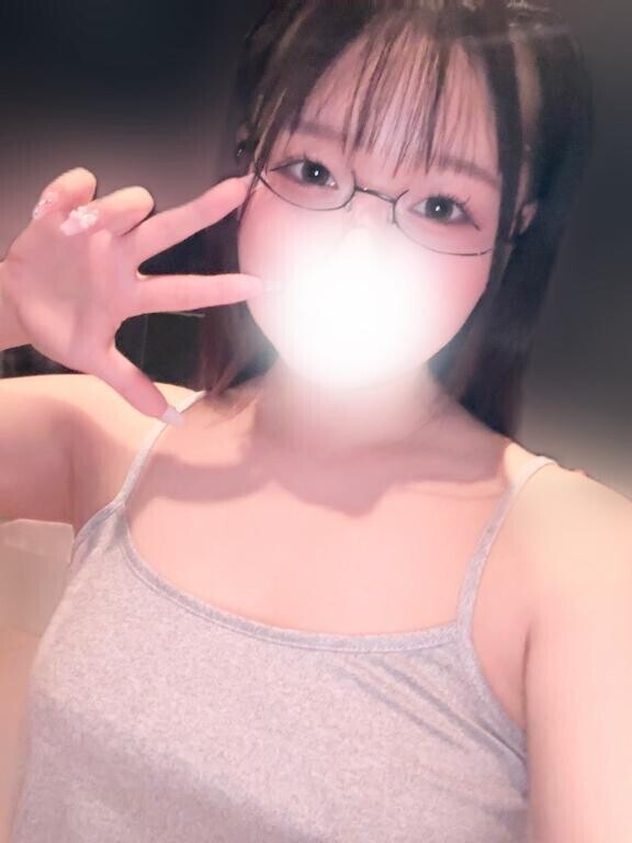 メガネに部屋着ってエロいし喉奥フ◎ラもしちゃうし