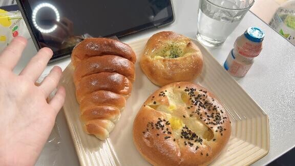 お昼は大好きなパン屋さんへ??