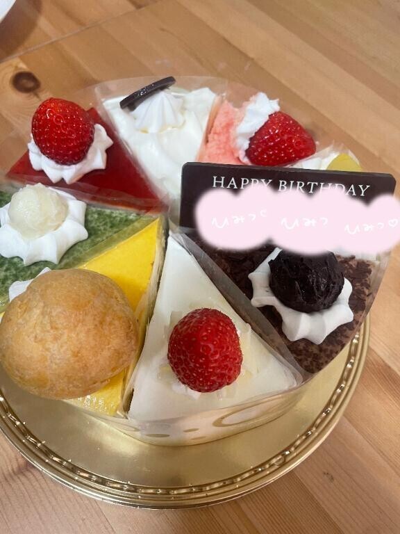 ?イチゴみたいに座ってもいい？?