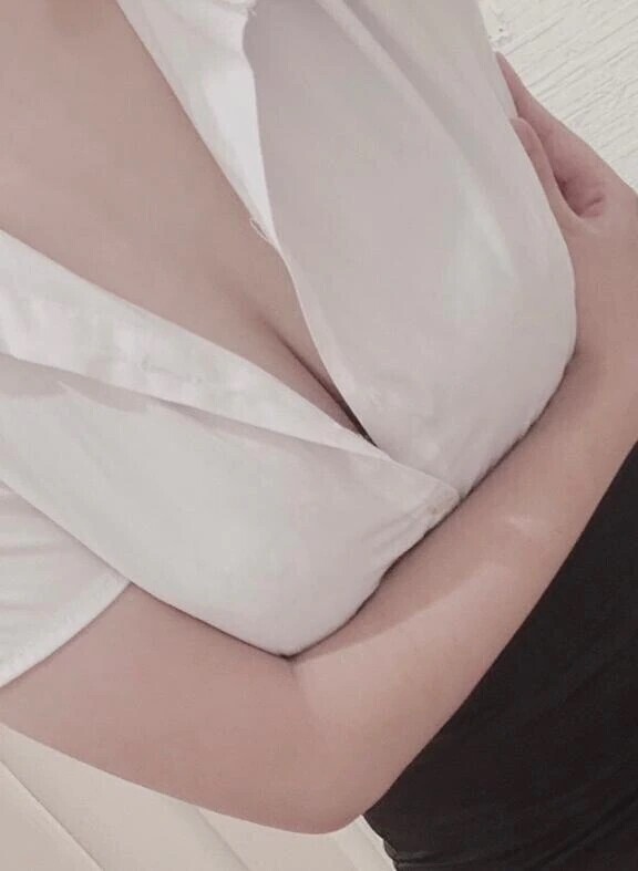 おっ◯いで捕まえちゃいます🤭