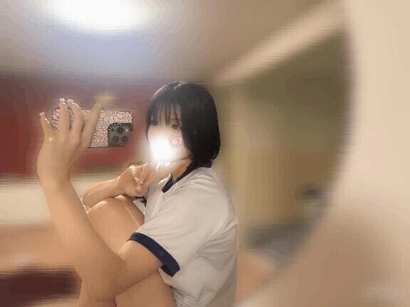 体育座りで💞
