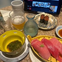 てる