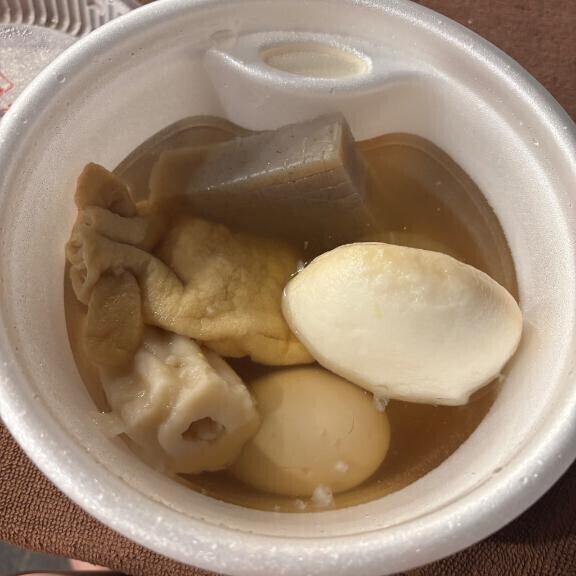 カラシで涙目のおでん休憩??