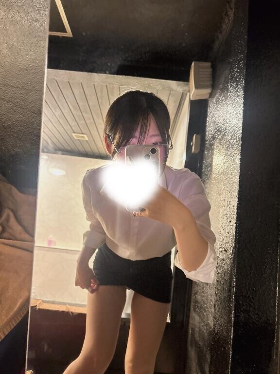 太ももで挟んじゃう