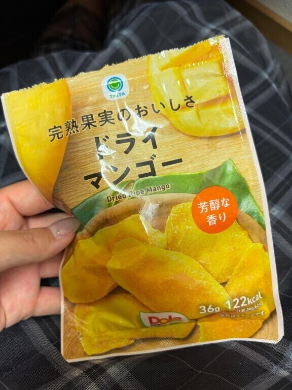 まるで