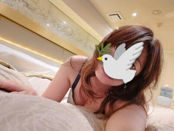 隠れて