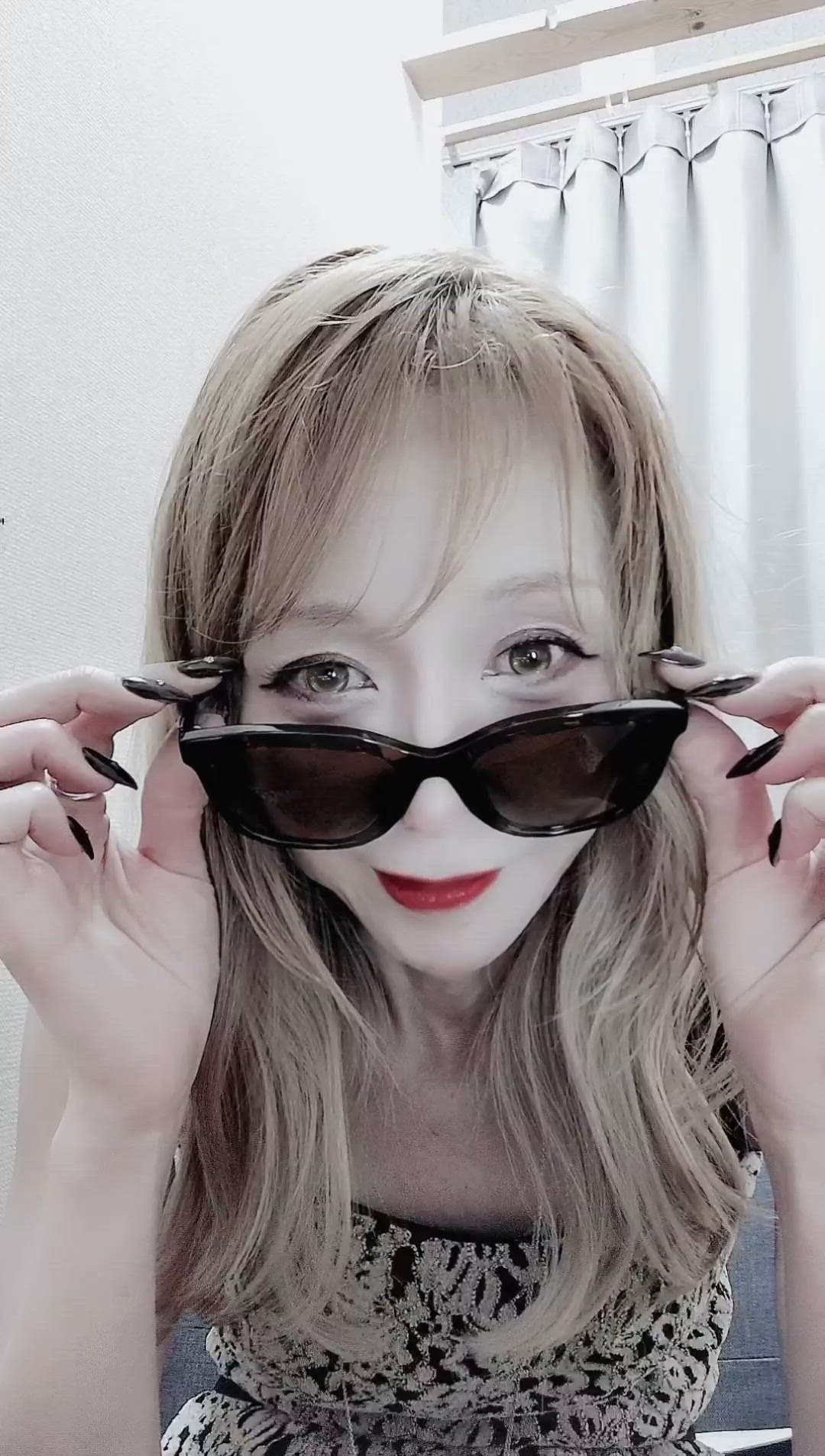 ペロリ