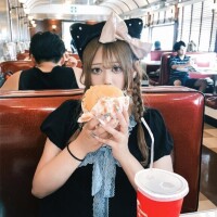 何してる…