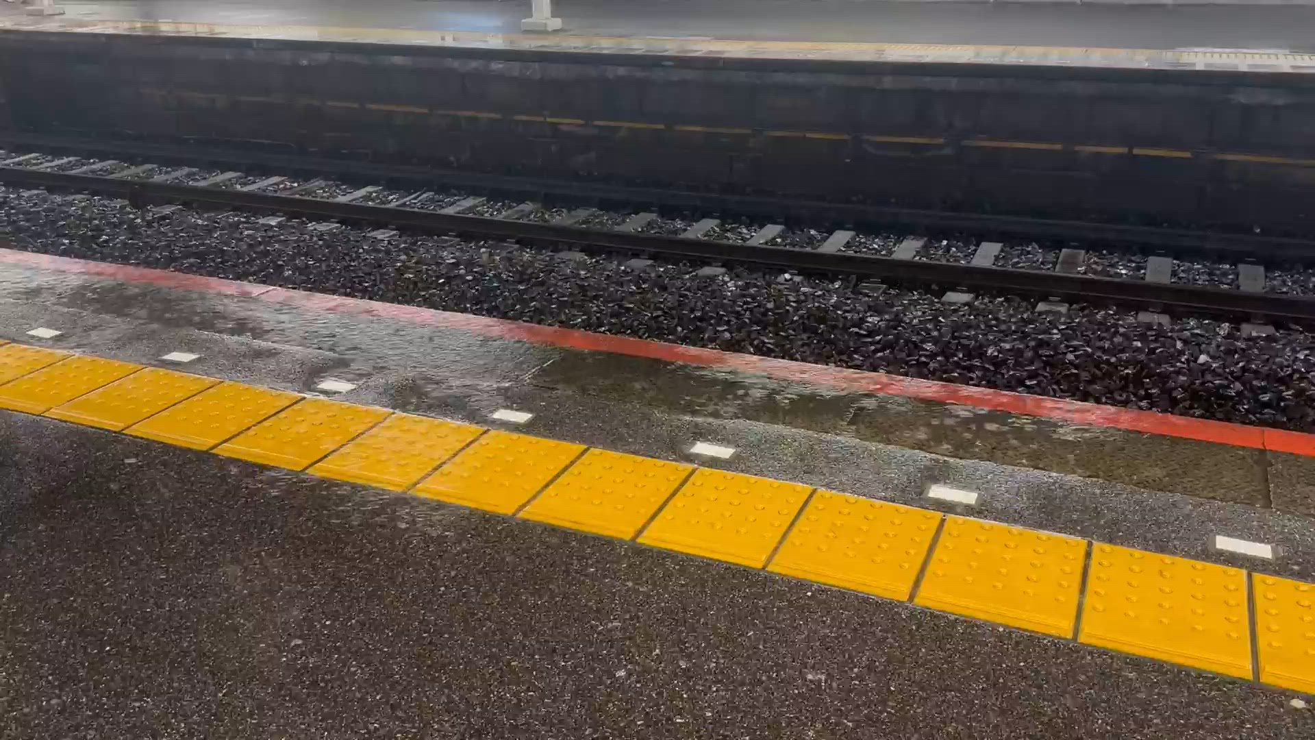 電車遅延により