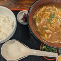 ハラハラしながら食べてます