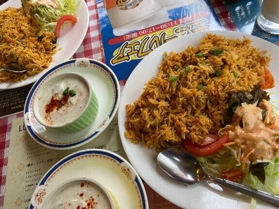 ビリヤニに（＾ν＾）バターカレーも追加で♪