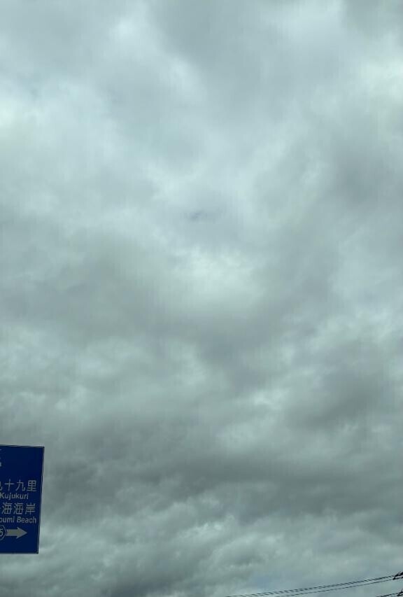 雨降ってきた…