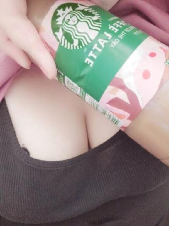 今日はなんのエロ〇〇見ようかな？♡♡♡