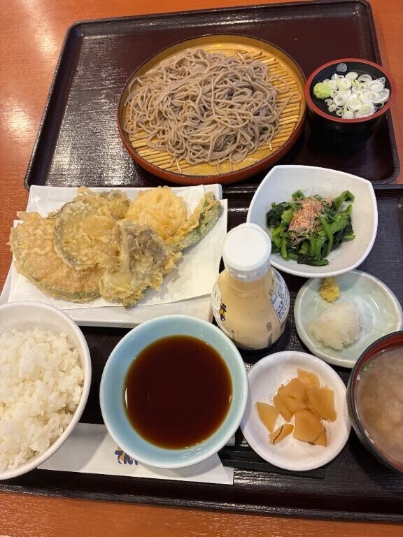 こんなに冷え込んでいるのに(・∀・)敢えてちゅめたいお蕎麦にて胃袋から滝行ぢゃ！！