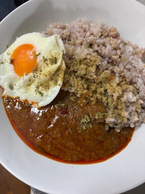 カレーの玉子も爆発するし（＾∇＾）そりゃ孝志の笑顔も炸裂するわな