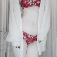 ランジェリーにニット