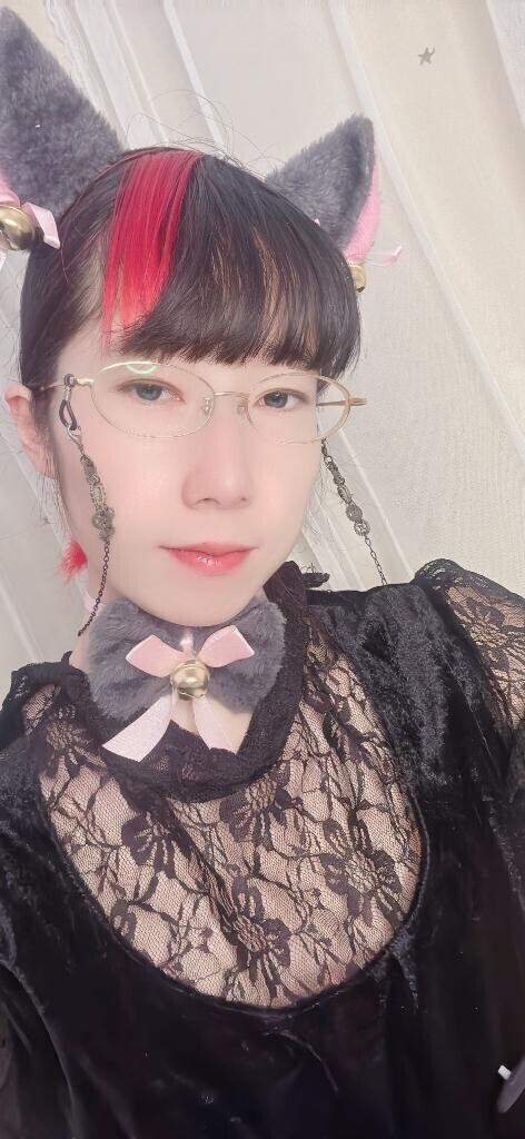 黒猫ちゃんチラ見せ‍①