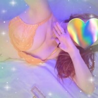 髪の毛を色を変えてパーマをかけるか悩んでます