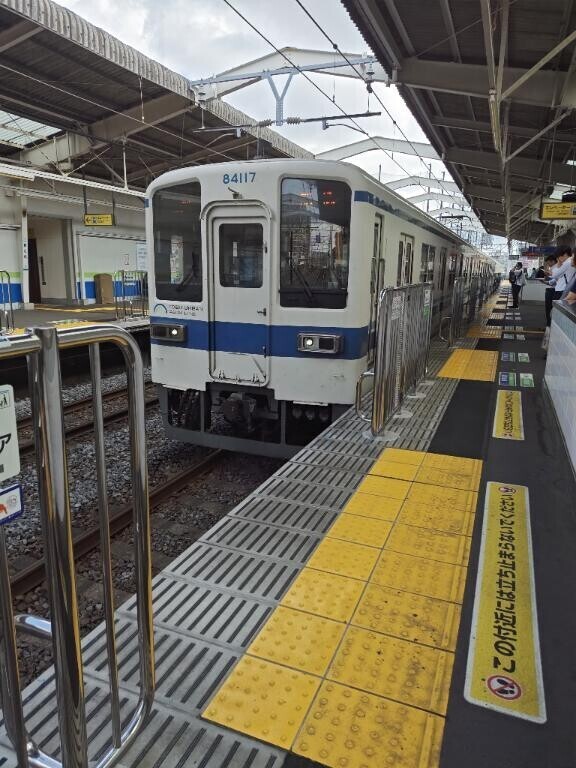 今朝は8000系！
