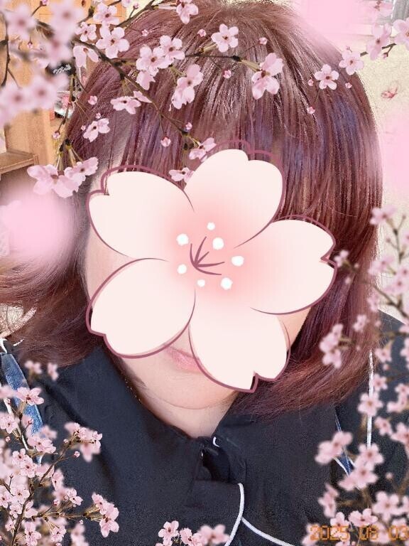 髪色を変えて髪も切ってきました