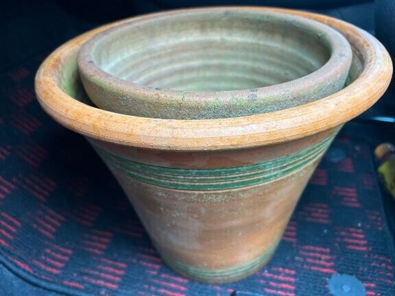 素焼きの鉢を2つ買いました