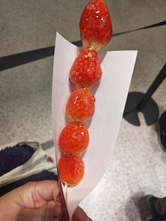 デザートはイチゴ飴