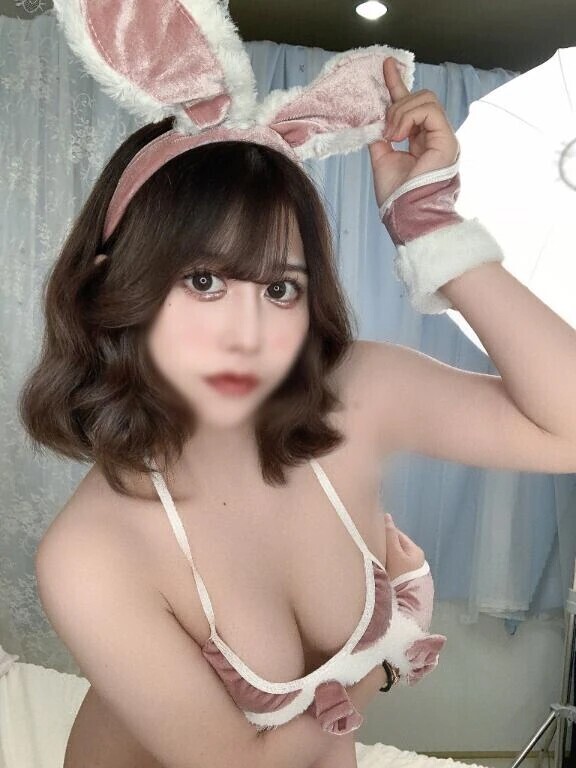 ひとみちゃんはウサちゃんと一緒で年中発情期なの