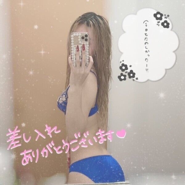 ベッドに世界地図…