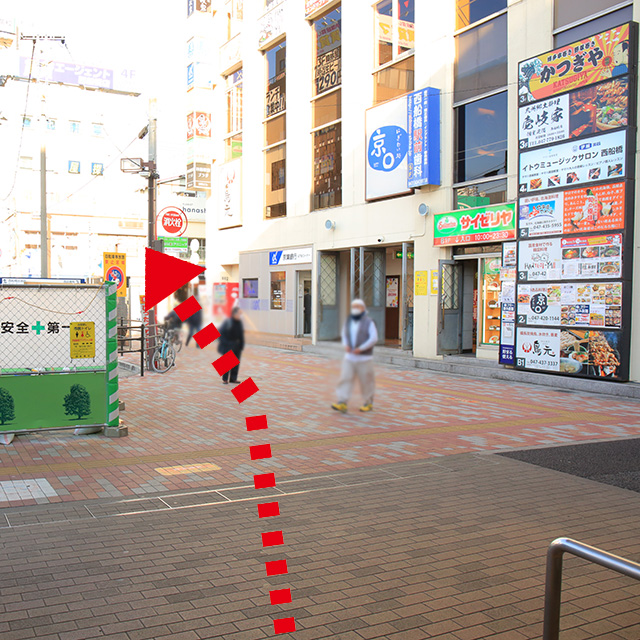 JR西船橋駅北口を背にして右側の道をお進み下さい。