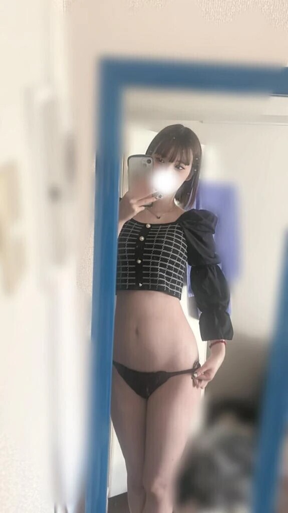 上は着てるのに、下がエロいって…ずるくない？😏