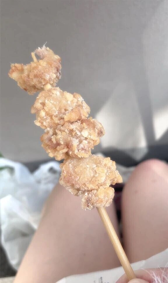 かじりかけの唐揚げ棒😇