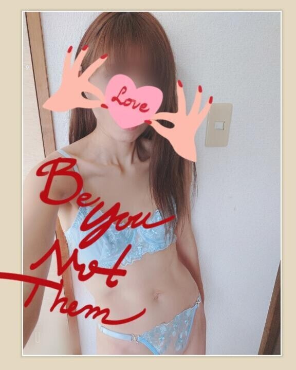 ホット茶のペットボトルを湯たんぽがわりに持ってます(*^^*)